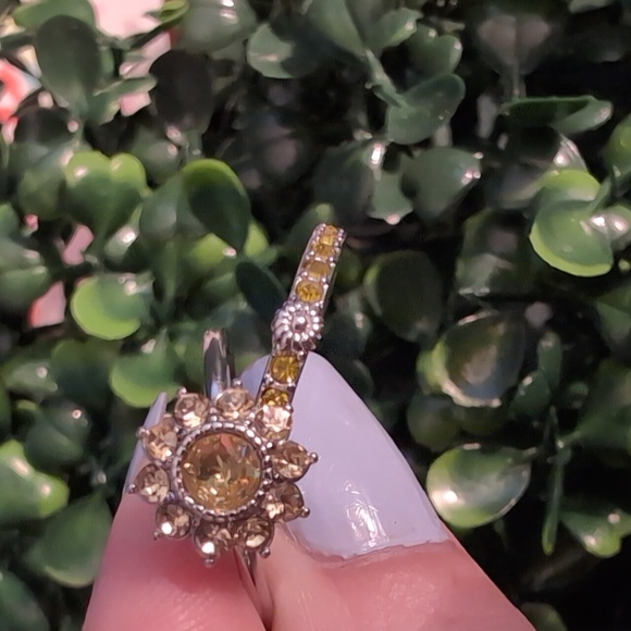 Silver toned Fragrant Jeweled Gemstone Sunflower Ring With Matching Band - Picture 3 of 6